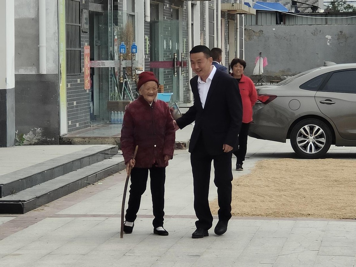 推进民生养老打造乡村振兴示范村,我为群众办实事与乡村振兴相结合