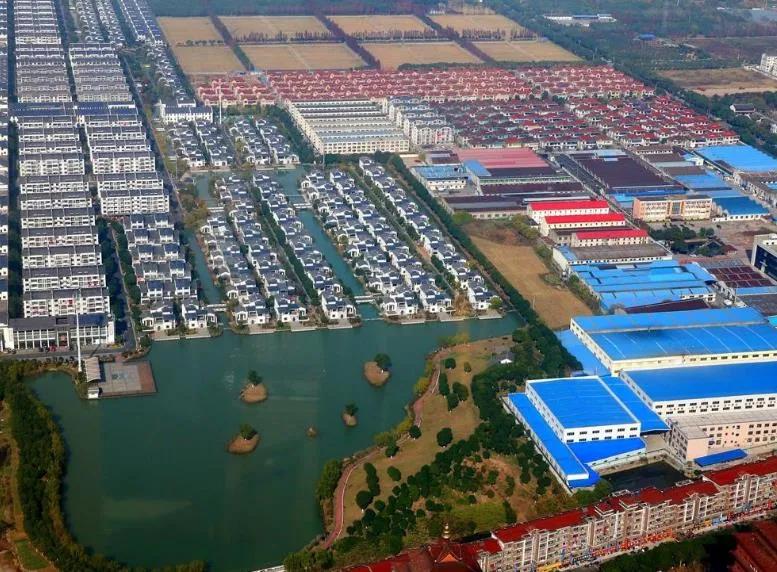 “土豪村”终于没落?曾家家住别墅开豪车,如今负债累累无力偿还