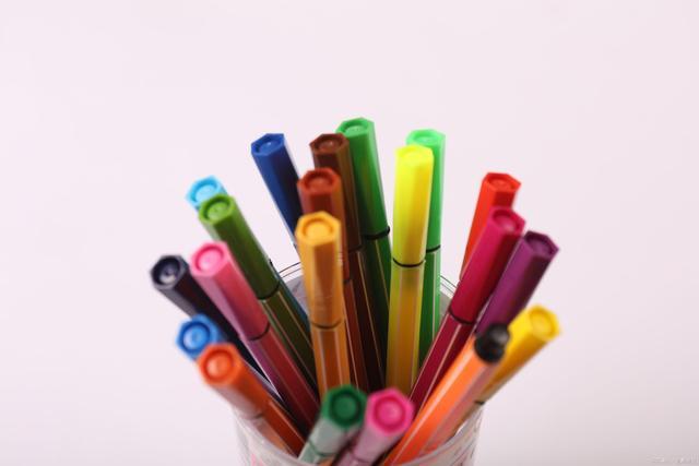 画材店马克笔如何摆放,画材文字说明