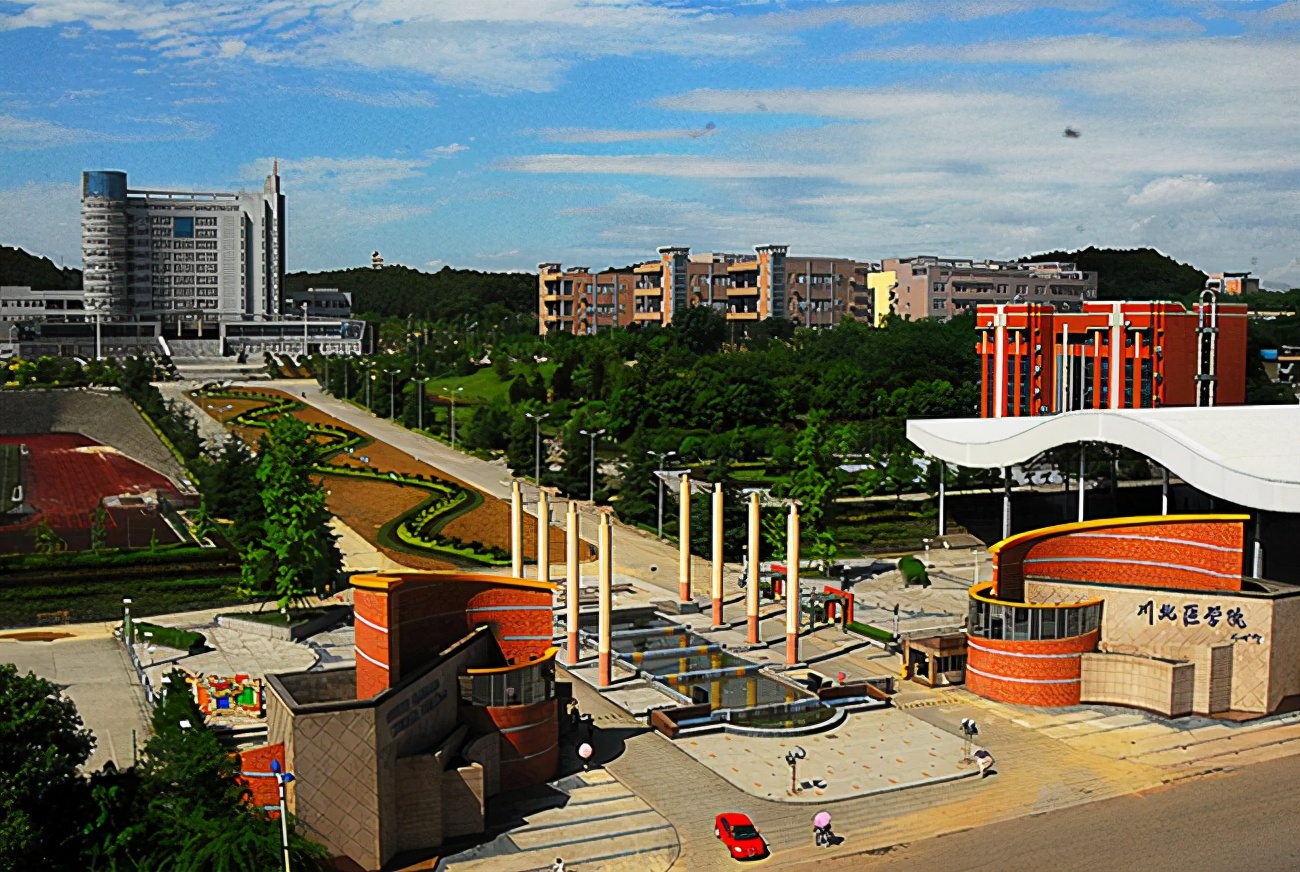 四川这两所医学院,分数线超过成都大学,未来很有可能升格为大学