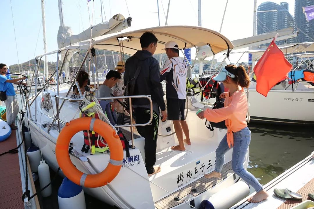 在三亚，如何花很低的价格，玩高大上的游艇帆船？