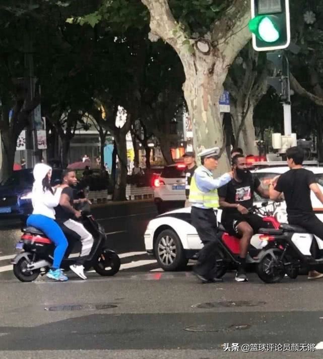 海沃德儿子出生,海沃德带娃