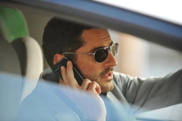 路西法下台拉斐尔上位,路西法男主角是怎么上位的