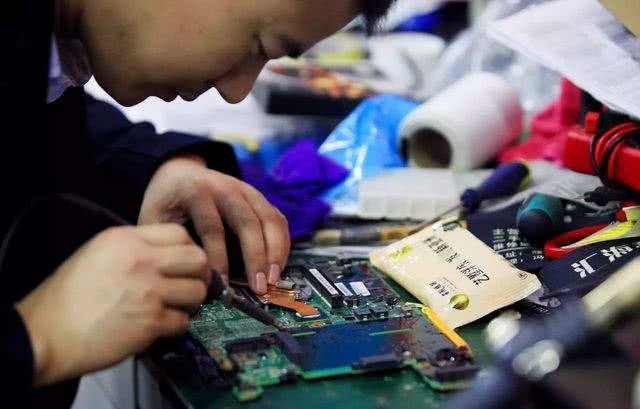 拆笔记本电脑的正确方法,自己拆解笔记本需要注意哪些细节