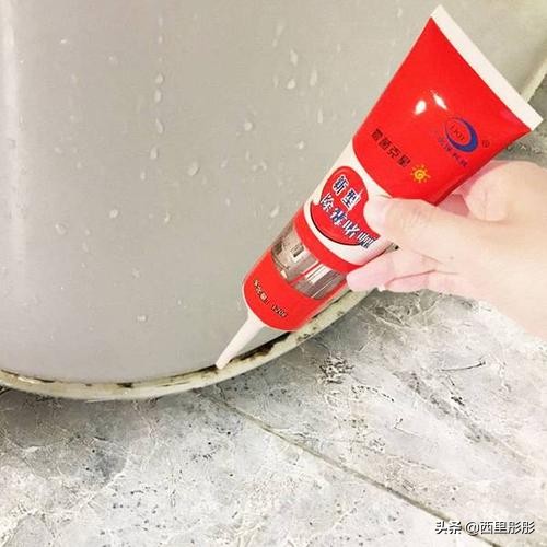 马桶玻璃胶发黑怎么处理,马桶底玻璃胶发霉去除小窍门