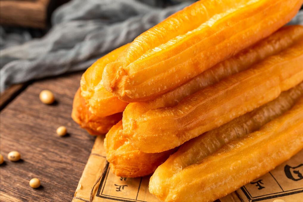 炸油条没有小苏打怎么做酥脆松软,小苏打泡打粉炸油条最佳配方