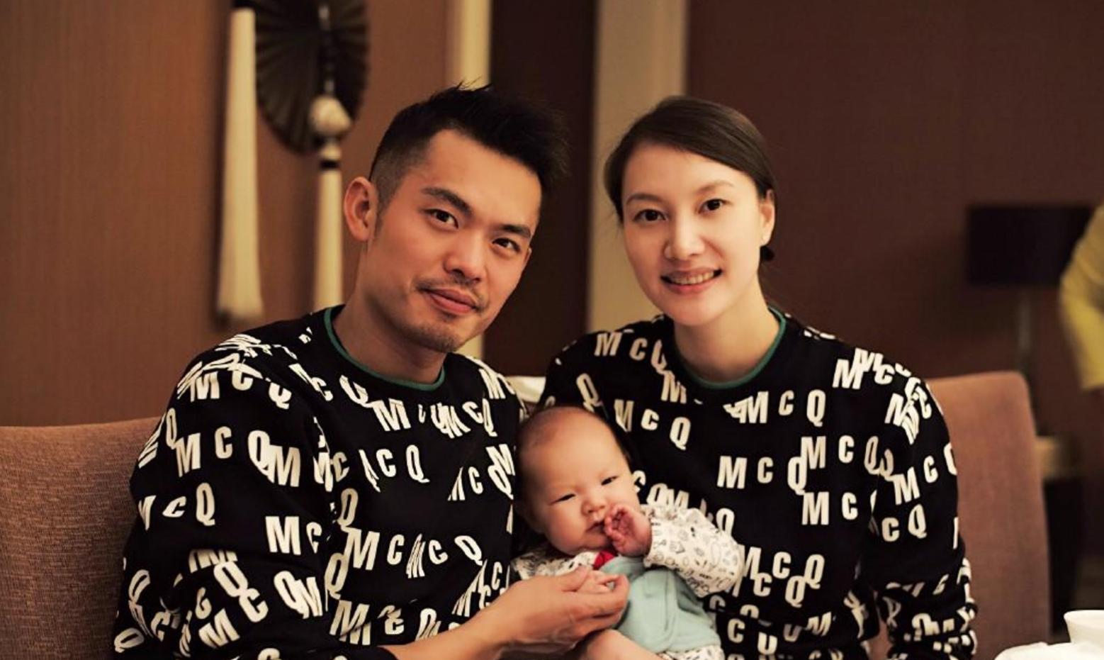 林丹爱子小羽和傅海峰照片,林丹和王小羽打羽毛球的视频