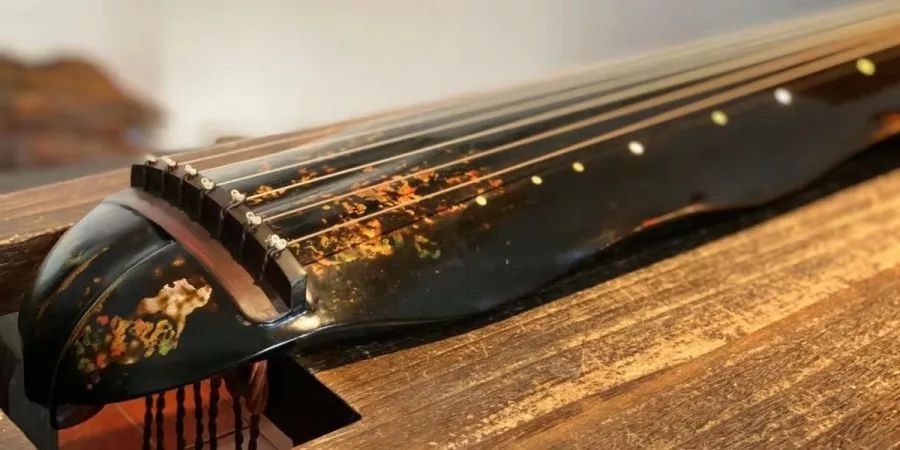 古琴入门怎样选择合适自己的古琴,落霞古琴和伏羲古琴有什么区别