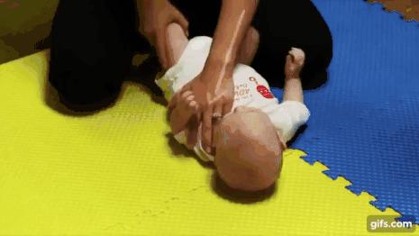 二十天的新生儿斜颈一天按摩几次,宝宝头总是往一边扭头是斜颈吗