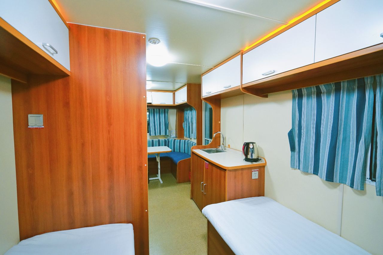 京东90分抵达田园度假区，住树屋，泡半山温泉，还有房车营地