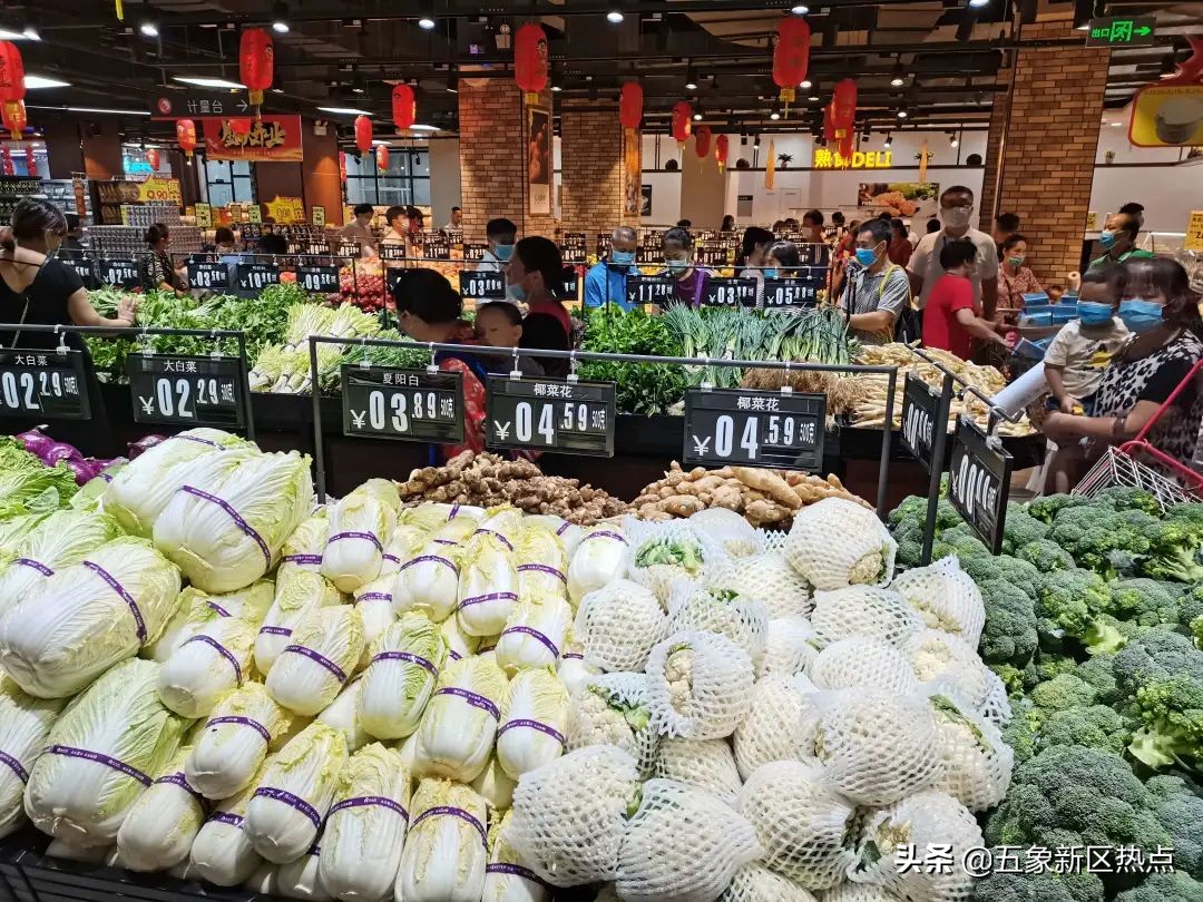 五象新区，一大型连锁超市，今日开业