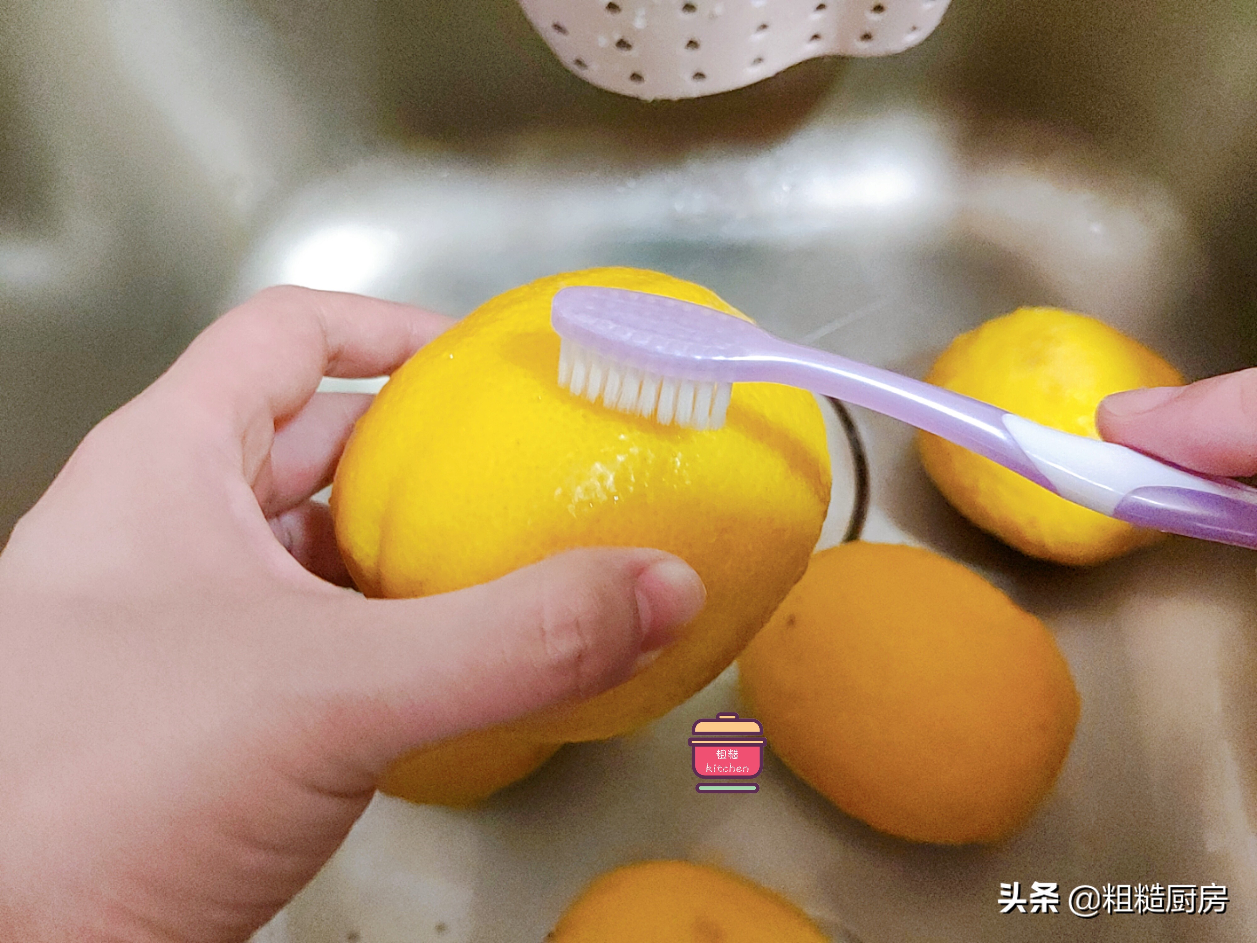 柠檬怎样做可以储存的久一点,最简单的柠檬保存方法