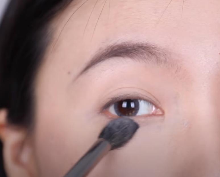 儿童粉色眼影的画法步骤大全,眼影化妆步骤的先后顺序图
