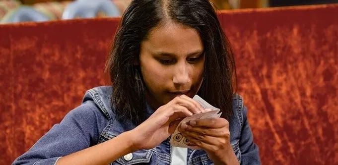 uno技能牌看颜色吗,正版uno牌和盗版uno牌区别