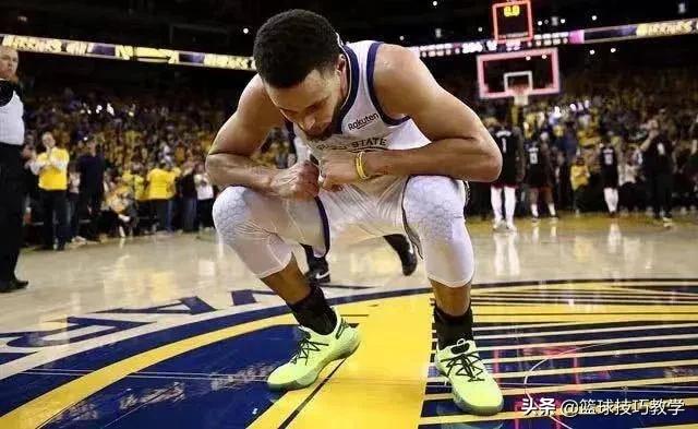 库里上脚了鸳鸯配色的战靴,他最重要的战靴原来是这双