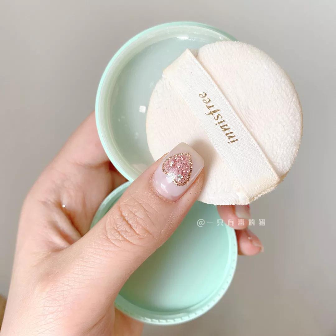 来看看闺蜜的化妆包,姐妹们的化妆包