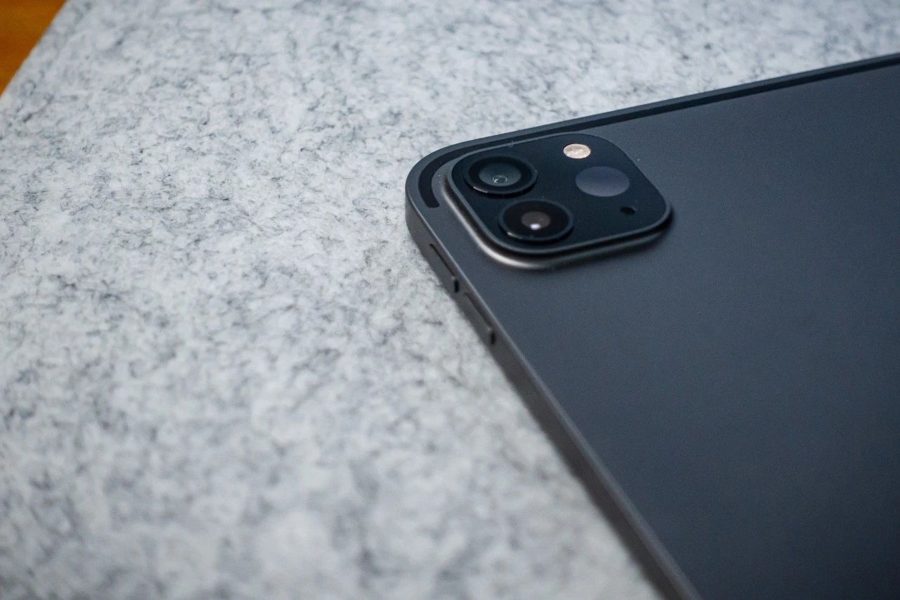 当iPad从重量和价格上追平了MBP,你需要这几个拒绝它的理由