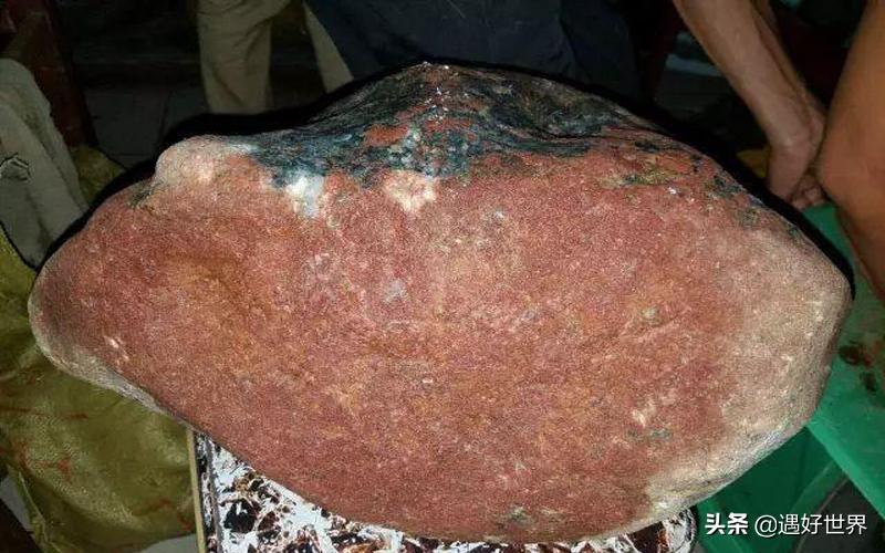 长满黑藓的翡翠原石，可不可以买？买了怎么办？