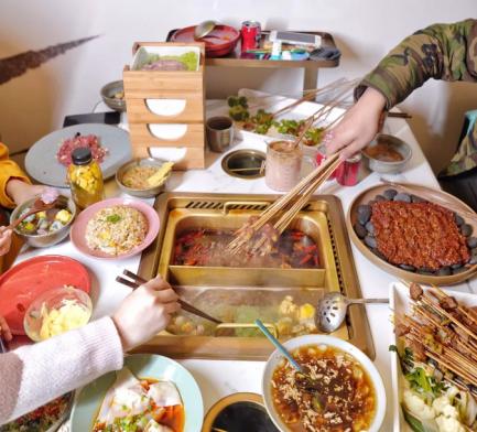 90斤女汉子狂撸571串？网友：李嘉嘉串串鲜是“真香”