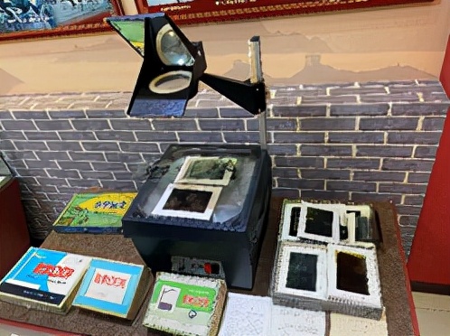 杩藉鏍″彶,杩藉绾㈣壊瓒宠抗瀛﹀厷鍙插畧鍒濆績