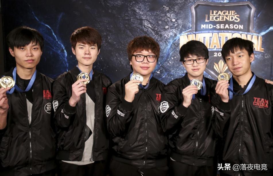 edg打skt投降背景音乐,职业赛场被打到投降