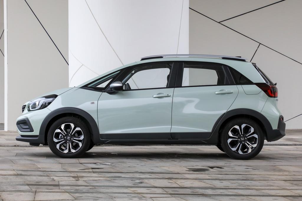 帝豪gs和飞度哪个更值得买,吉利帝豪和飞度哪个好