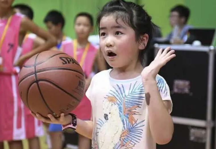 姚明女儿身高有可能超过姚明吗,媒体姚明12岁女儿身高近1米9