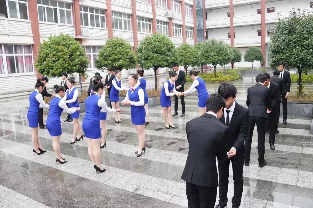 厉害了我们的新时代内容简介,松桃中等职业学校