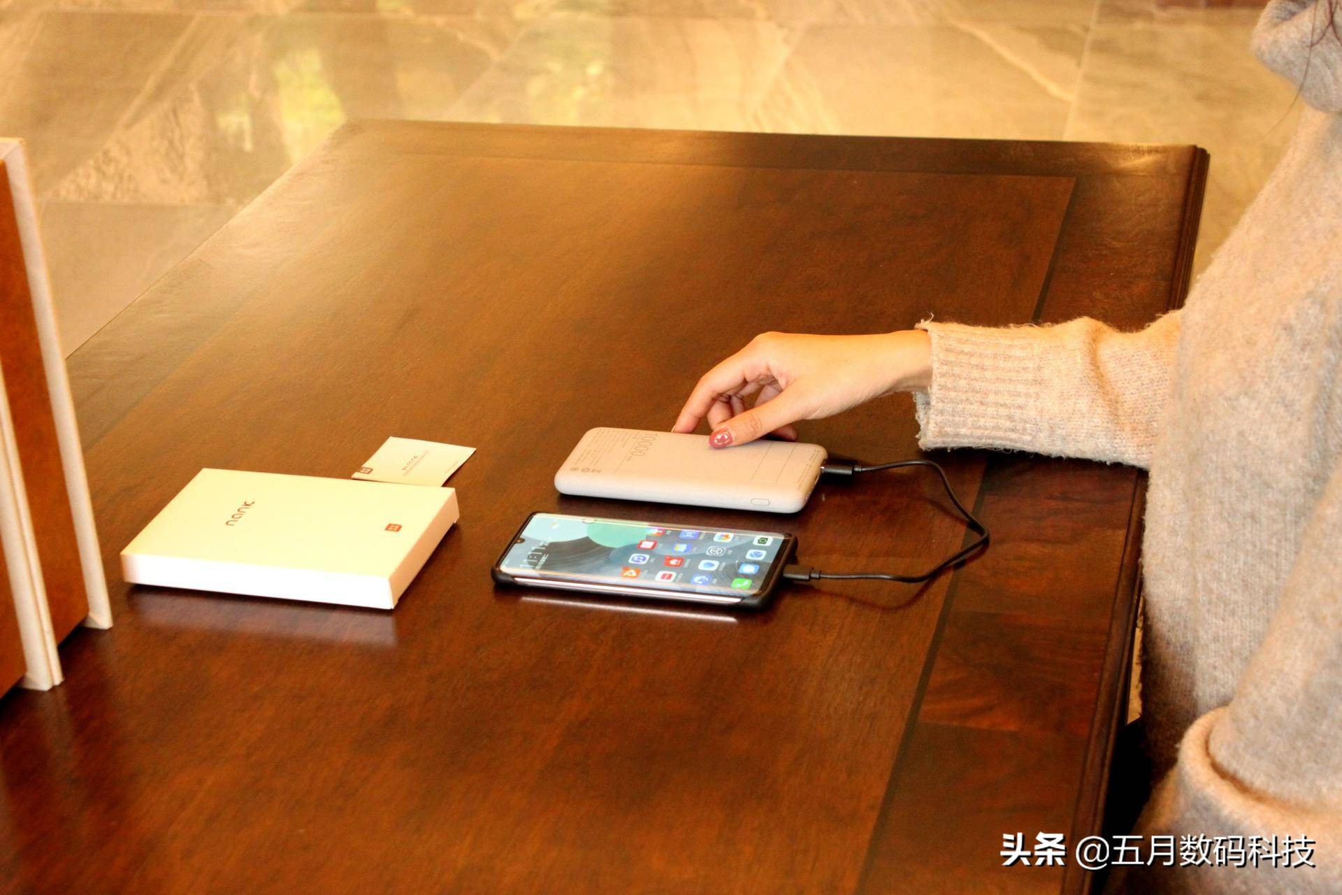 无线充电器适用苹果华为手机通用,无线充电宝适用于苹果华为