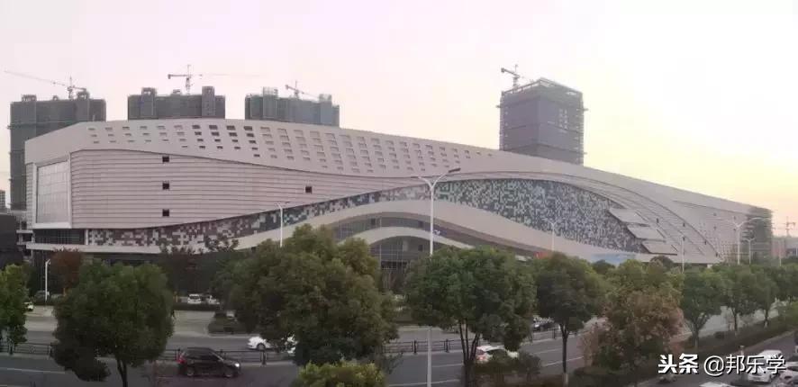 高铁交通的飞速发展,高铁轨道交通发展变化视频超燃