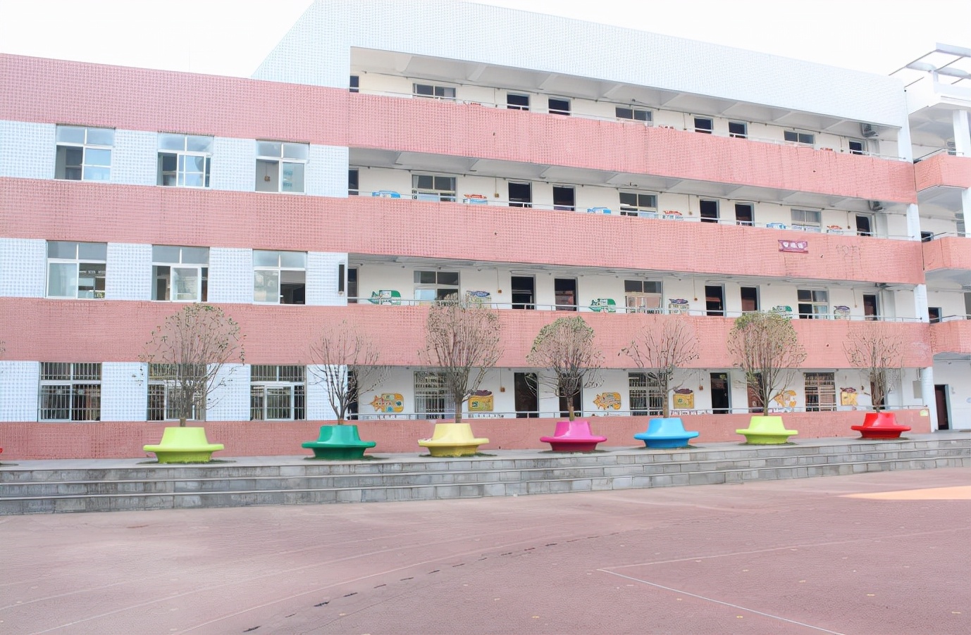 校区和分校哪个好一点,分校与本部哪个好