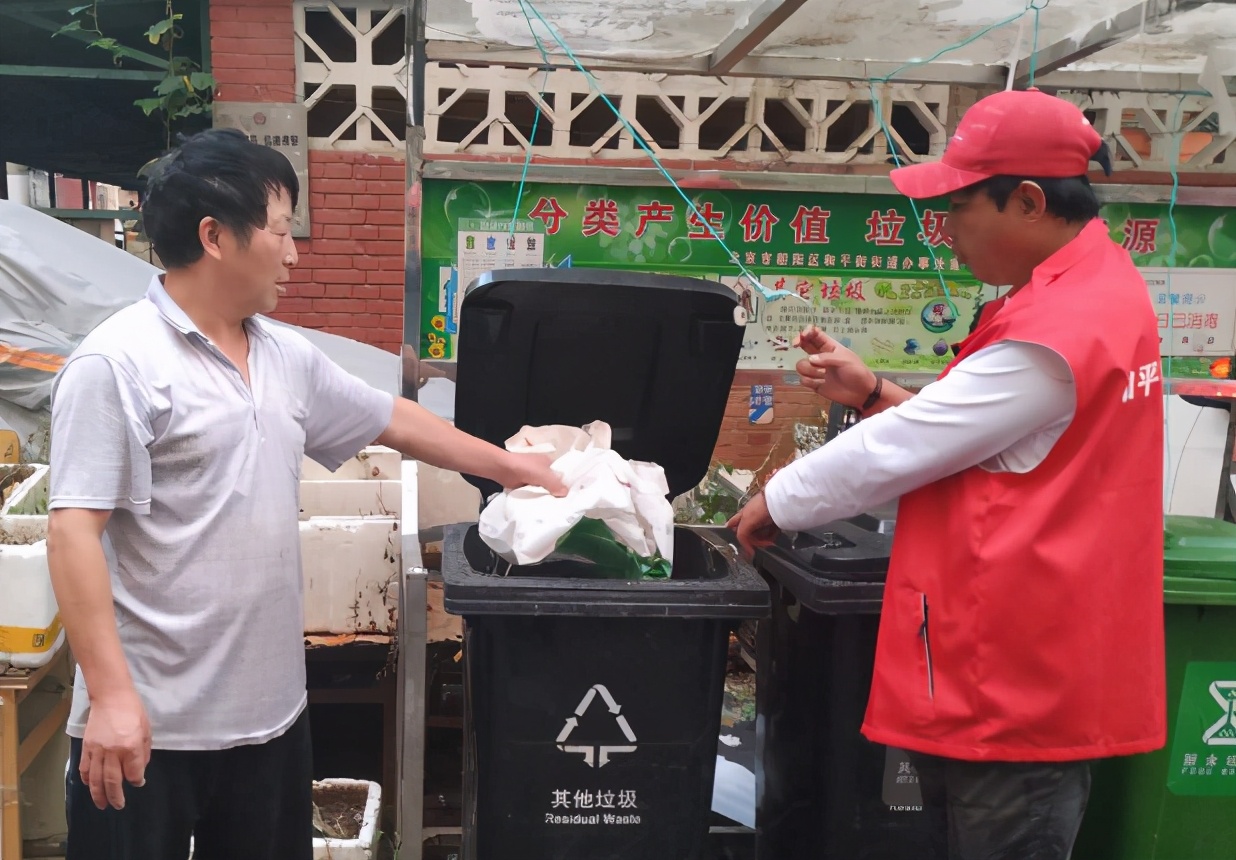 和平里垃圾分类进行时,社区中山西路垃圾分类