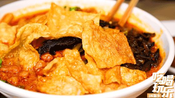 够狠！配料无限加！10余种卤味儿！新乡臭哥儿螺蛳粉拯救你