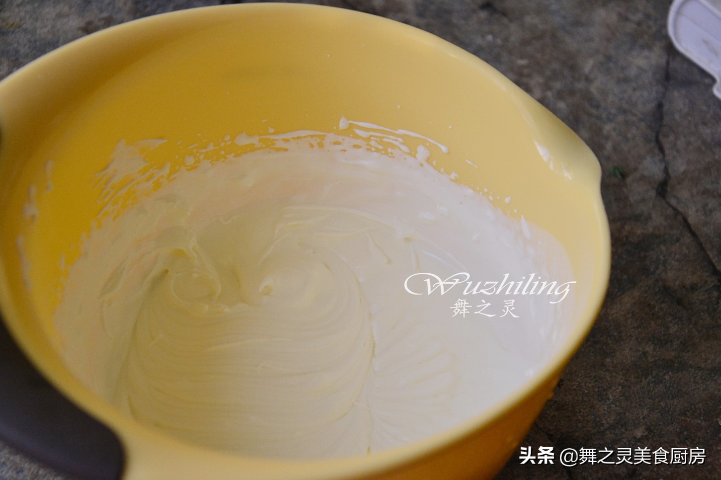 蛋糕自己在家制作无奶油,蓬松蛋糕只用鸡蛋怎么做