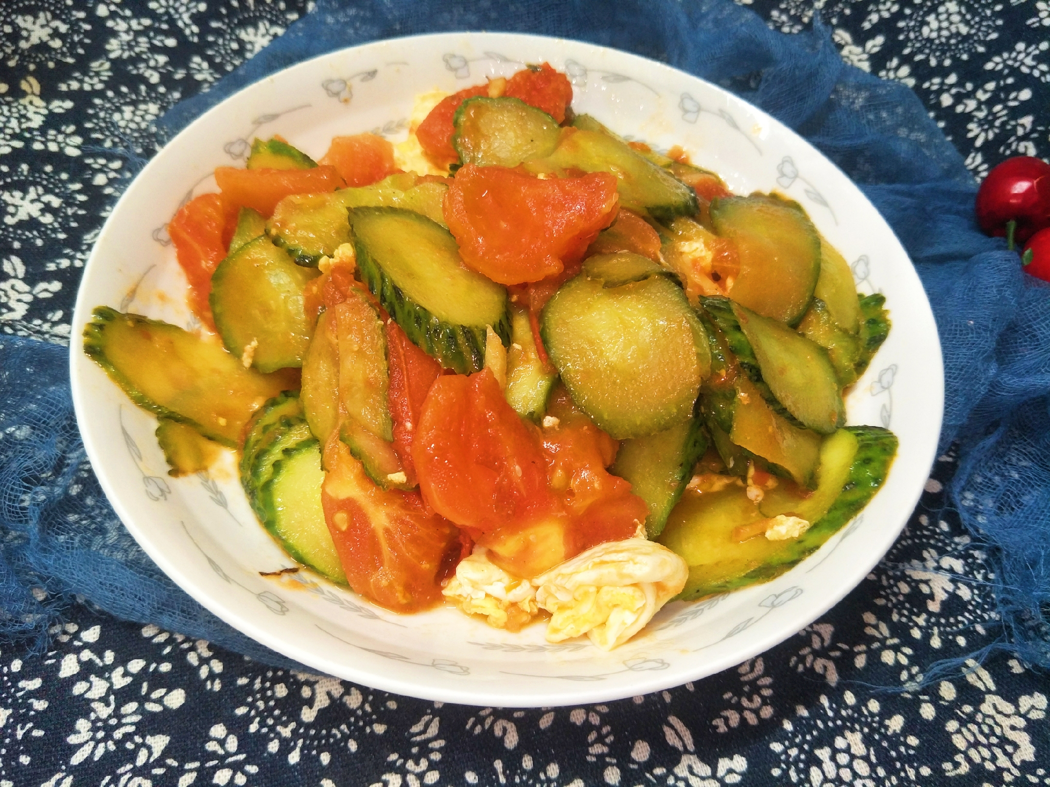 西红柿炒鸡蛋炒黄瓜的做法大全,西红柿炒黄瓜是怎么切