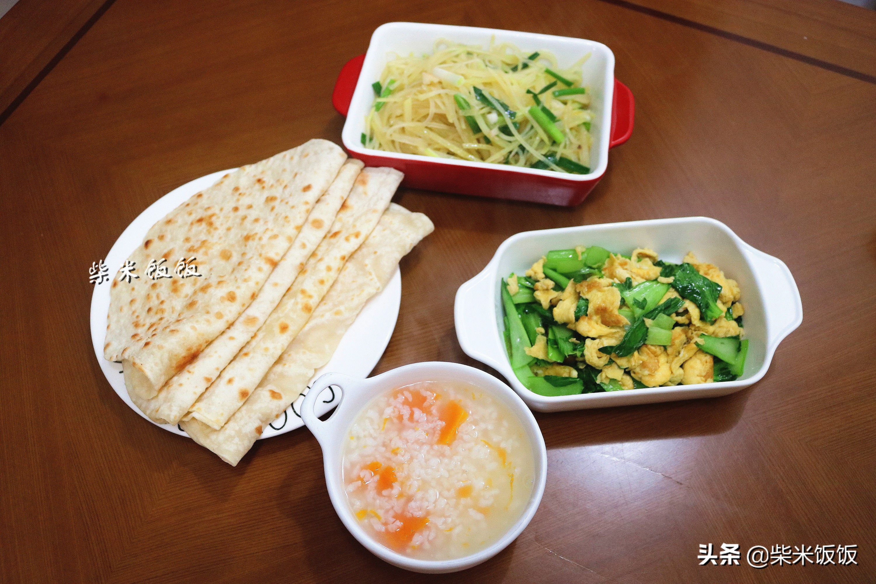 青菜南瓜粥油酥饼搭配,早餐荞麦卷饼搭配汤