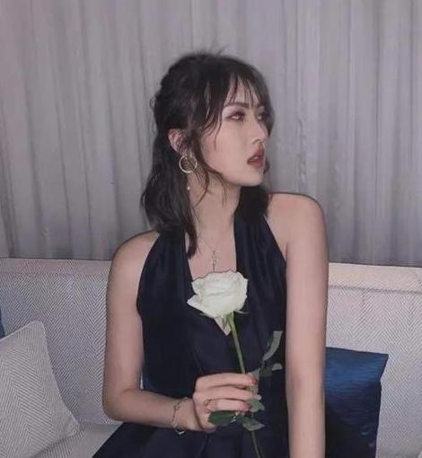 华为小公主:哈佛学霸不当赌王儿媳妇,和王子翩翩起舞组千亿女团