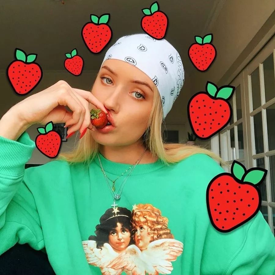 人间芭比lisa白色衣服跳舞,人间芭比lisa穿蓝衣服跳舞