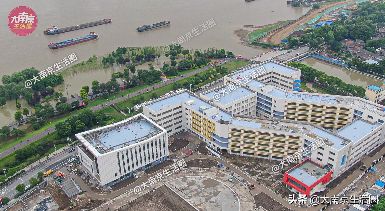 南京迎来一所能看江景的小学,但旁边规划的中学有点头疼