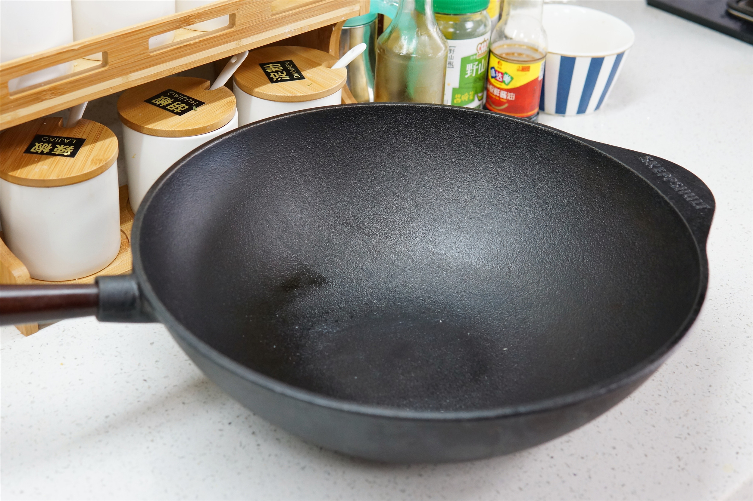 铁锅买回来怎么搞不生锈,铁锅买来如何开锅不生锈