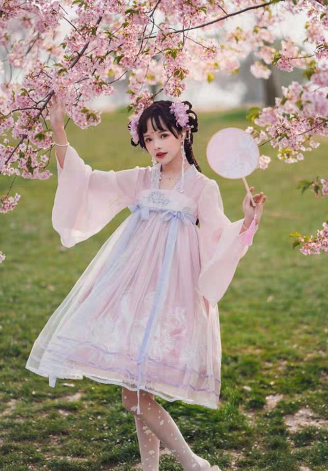 “中、日、韩”三种洛丽塔各不同，韩系很甜，但中华风最惊艳