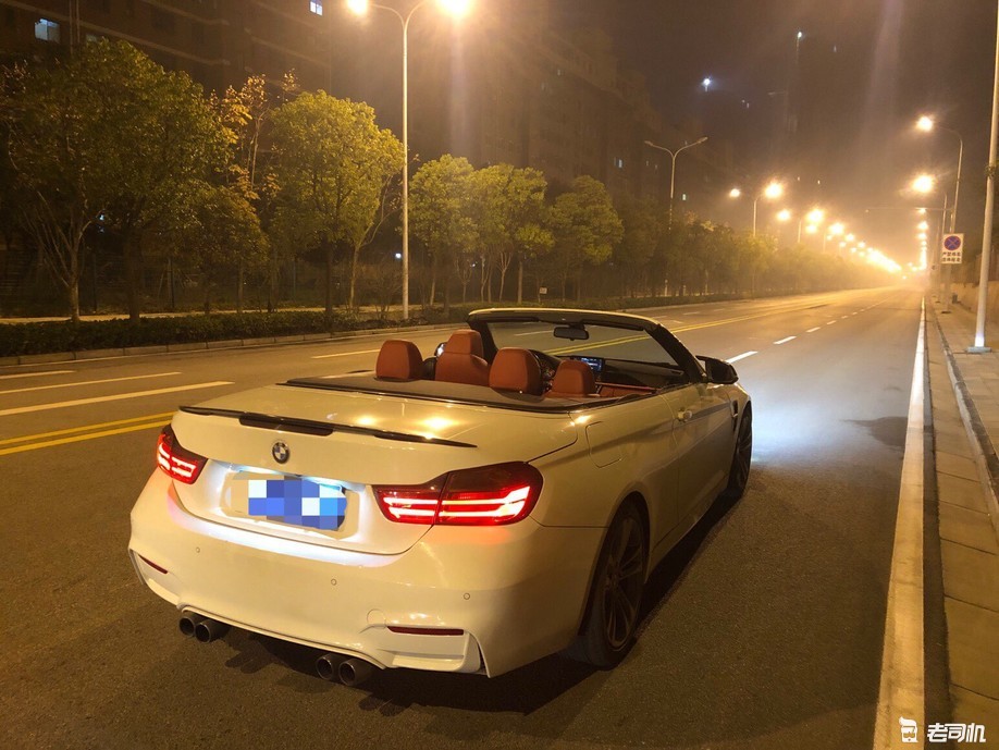 三十多万的428敞篷,当你打开敞篷的那刻,你拥有着她和蓝天