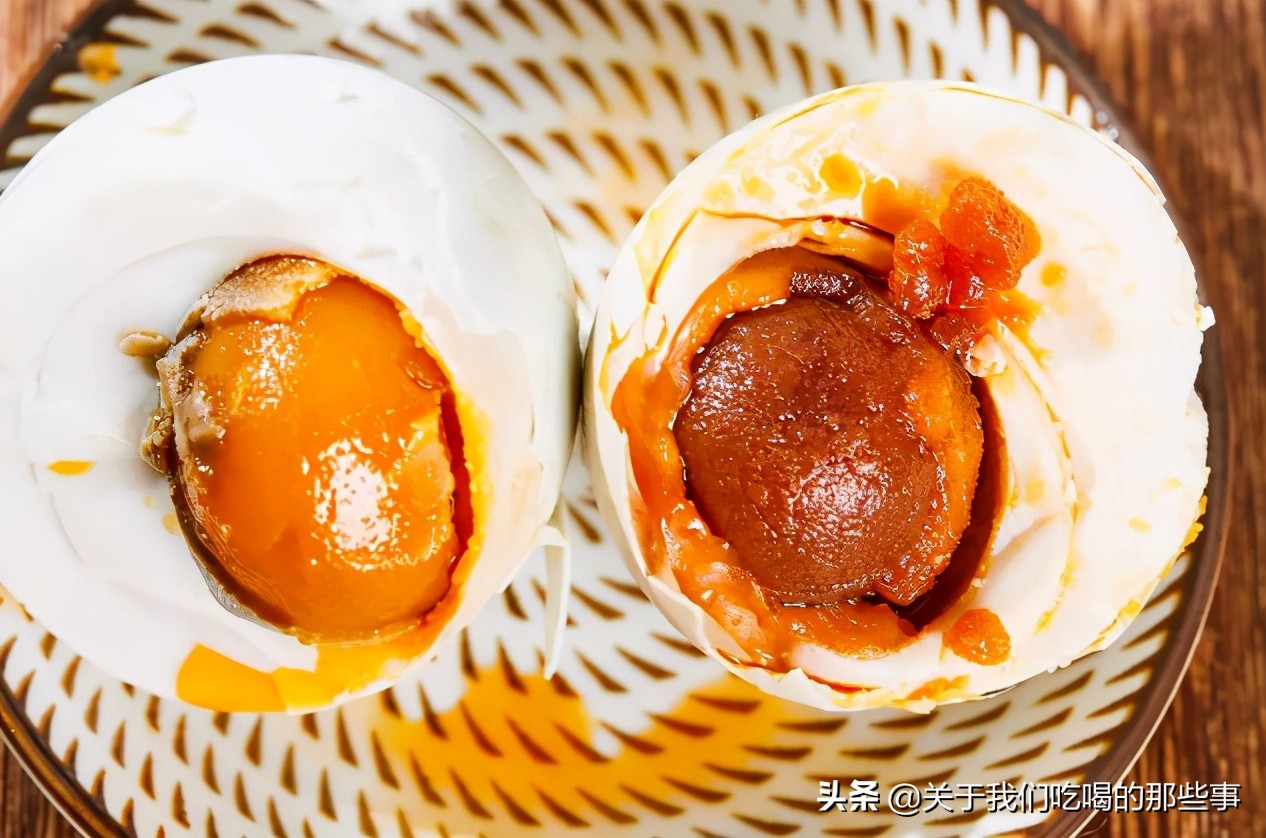 腌咸鸭蛋做到不咸流油,怎么用盐水腌咸鸭蛋
