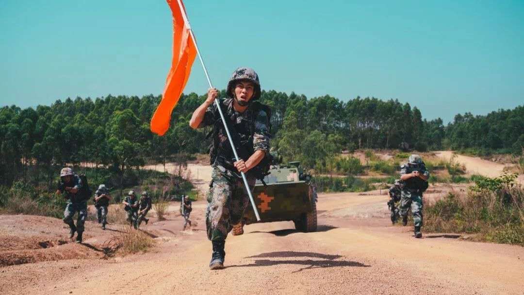 退伍季戎马一生归来仍是少年,退伍季一声战友一生战友