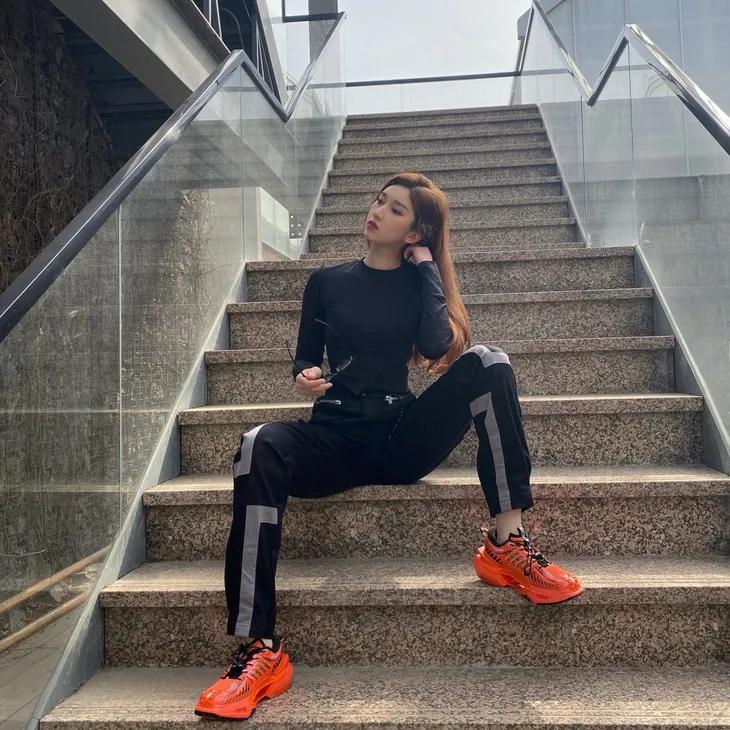 明星们脚上的球鞋，悄悄变贵了