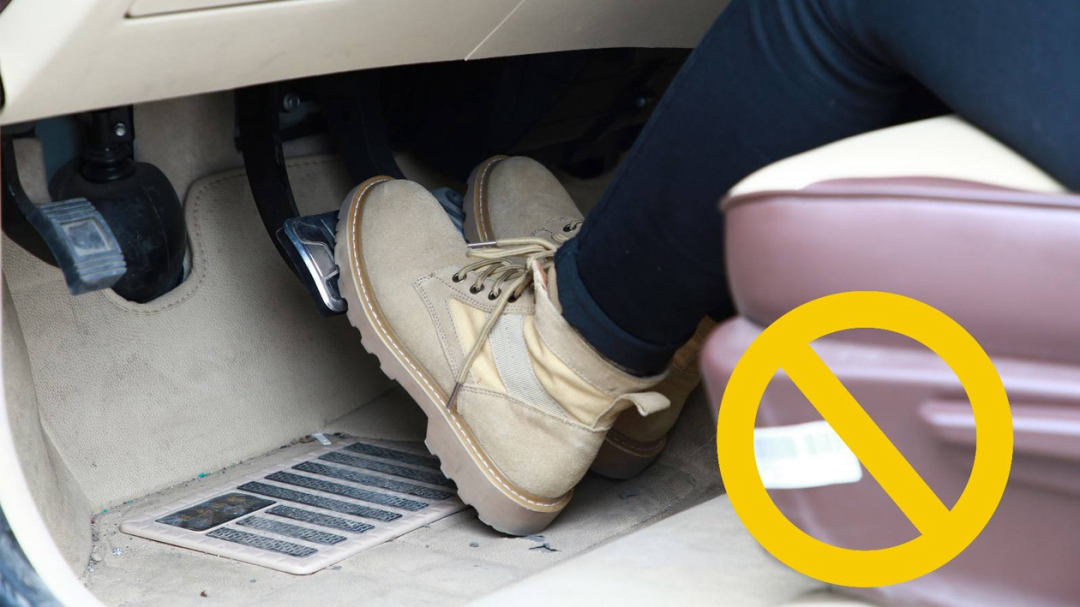 停车时先踩刹车还是踩离合,停车时先踩离合还是刹车