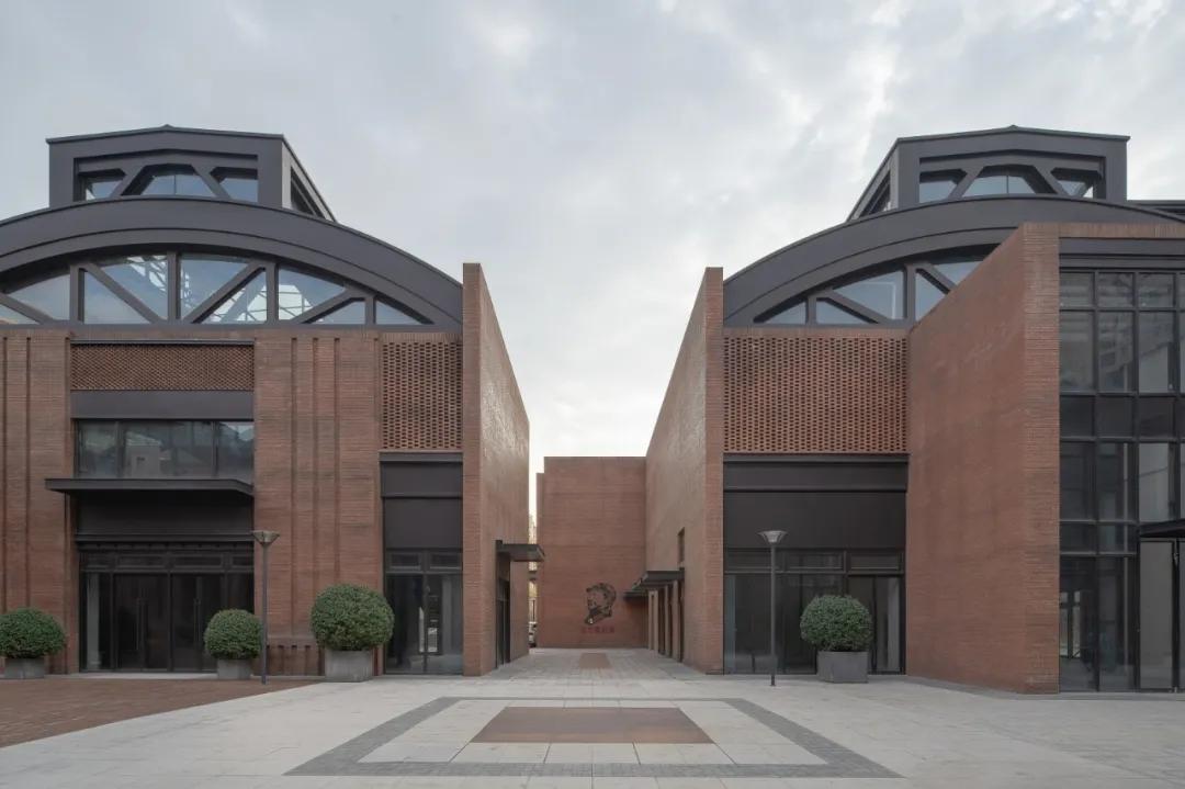 三重转换,天津天拖厂房改造/深圳华汇设计