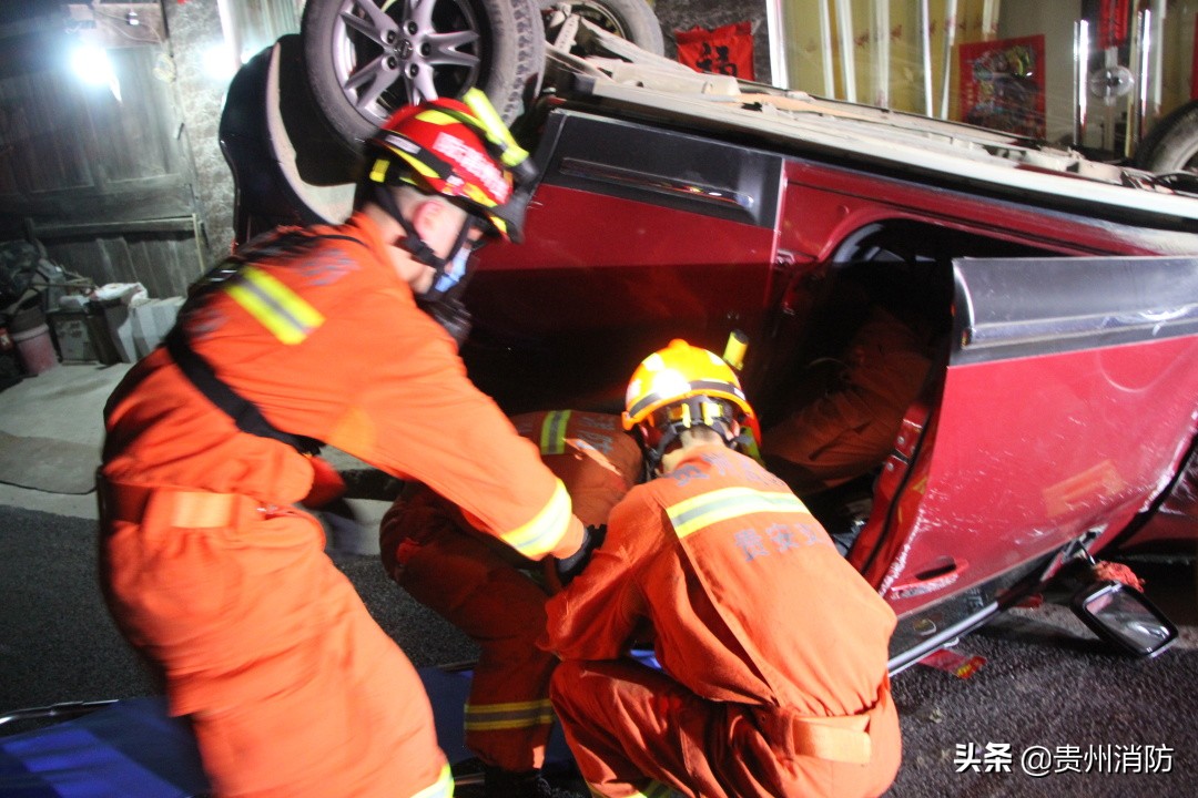 贵安大道车祸现场,福州贵安大货车侧翻