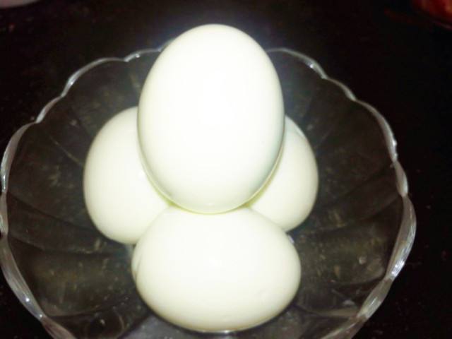 煮鸡蛋少一分钟也不行！教你3个办法，鸡蛋不破皮好剥、味道最好