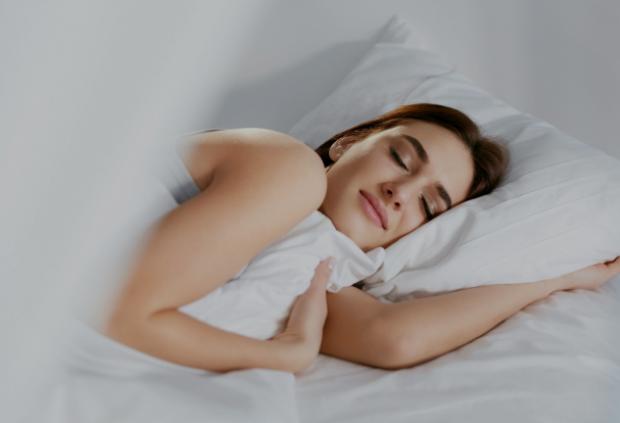 睡觉时需不需要穿内衣,女性睡觉要不要穿文胸